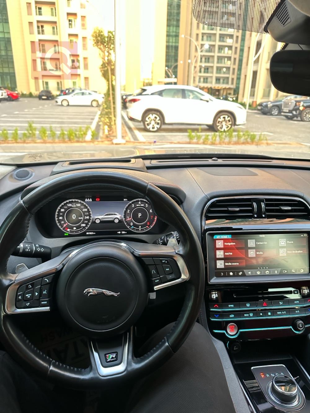 جاكوار إف-بيس